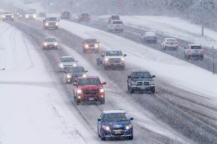 Đường phố của Anchorage vào mùa đông. Ảnh: Anchorage Daily News.