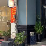 Khách sạn phố cổ Hà Nội ‘bi đát’ mùa dịch Covid-19 Một số khách sạn trên phố Lò Sũ đóng cửa, giảm giá chờ qua dịch Covid-19 /// Ảnh H.Bình