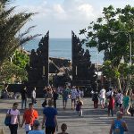 Khách Việt vất vả đổi vé máy bay Đường bay đến Bali cũng bị dừng do ảnh hưởng của dịch bệnh. Ảnh: Anh Duy.