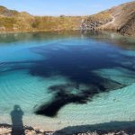 Nhuộm đen nước hồ để ngăn dân tụ tập