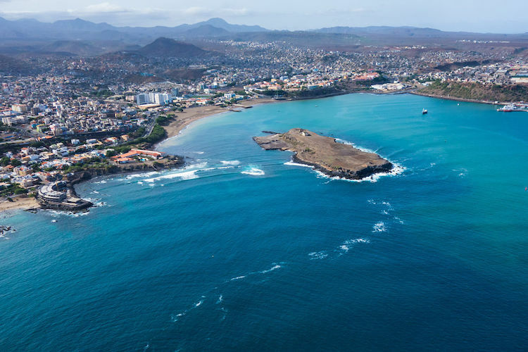 Cape Verde, quốc đảo nằm ngoài khơi châu Phi, vẫn chưa xuất hiện ca lây nhiễm. Ảnh: Adobe Stock.