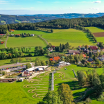 Ngôi làng mang tên Thánh Corona Sankt Corona am Wechsel cách thủ đô Vienna khoảng 100 km về phía nam, với khoảng 400 cư dân sinh sống. Ảnh: Corona Park St. Corona.