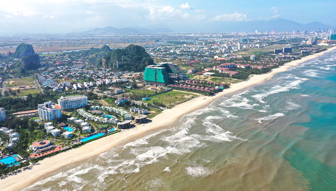 Đà Nẵng với những bãi biển xinh đẹp đầy nắng ấm và cát trắng Ảnh: Tấn Lực