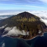 Cuộc sống trên đảo hẻo lánh nhất thế giới Cuộc sống trên đảo hẻo lánh nhất thế giới