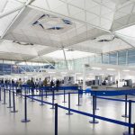 Sân bay châu Âu vắng lặng Những người quản lý sân bay Stansted cũng vừa đưa ra thông báo về việc họ sẽ áp dụng chế độ nghỉ phép hàng năm với mỗi nhân viên, giảm giờ làm, cắt giảm lương tạm thời và nghỉ việc tạm thời nhằm đối phó với sự suy thoái kinh tế do Covid-19. Ảnh: Essex Live.