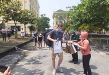 42 khách Anh liên quan ‘bệnh nhân số 17’ đeo kín khẩu trang rời khu cách ly Du khách nước ngoài rời khu cách ly tập trung ở Hội An sáng 16.3 /// Kỳ Xuân