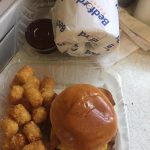 Tặng giấy vệ sinh để câu khách Nhà hàng nhận giao đồ ăn trong bán kính khoảng 10 km. Nhiều thực khách khen ngợi chất lượng giấy vệ sinh tặng kèm của nhà hàng. Ảnh: Amos Loska-Thomas.