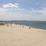 Người làm du lịch chật vật đổi nghề Bãi biển Phan Thiết vắng vẻ du khách dù đang trong mùa cao điểm khách quốc tế. Ảnh: Tâm Linh