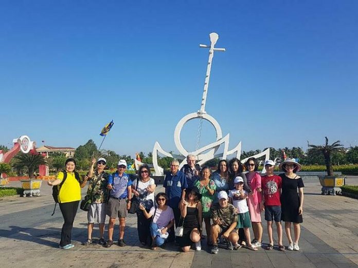 Đoàn khách trong nước tham quan Bạc Liêu do một công ty du lịch ở TP HCM tổ chức vào cuối tháng 2. Hiện các tour về miền Tây được du khách trong nước ưa chuộng. Ảnh: Việt Thảo