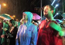 Phong Nha vui vì ‘ông Tây’ âm tính Covid-19 và chuyện buồn vì hỗ trợ lại bị kỳ thị Du khách quốc tế đón năm mới 2020 tại Phong Nha /// Ảnh: H.M