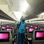 Hàng không Việt điều chỉnh đường bay Hãng hàng không Việt Nam triển khai nghiêm ngặt các công tác phòng chống dịch bệnh, như khử trùng toàn bộ các chuyến bay quốc tế, nội địa sau mỗi chuyến bay và trong ngày bay. Ảnh: Giang Huy.