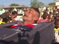 Lạ lùng quán cà phê cuối đời tại London, Anh Độc đáo lễ hội ăn mừng... đám tang