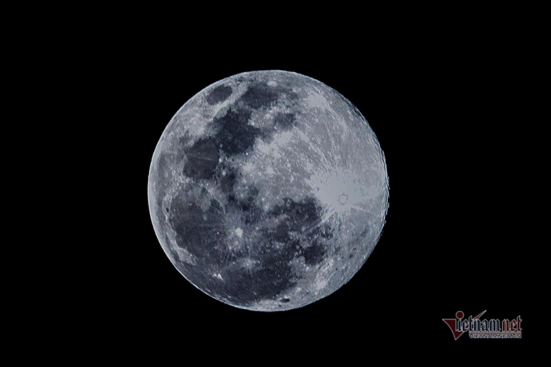 Những hình ảnh đẹp về siêu trăng trên bầu trời Hà Nội