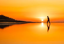 Bình minh cùng người dân chài trên biển Hồ Tràm Binh minh cung nguoi dan chai tren bien Ho Tram hinh anh 1 NVQN6569.png