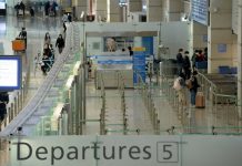 Một trong những sân bay bận rộn nhất thế giới trở nên “vắng như chùa Bà Đanh” vì COVID-19 Một trong những sân bay bận rộn nhất thế giới trở nên vắng như chùa Bà Đanh vì COVID-19 - Ảnh 1.