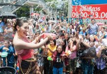 Thái Lan hủy bỏ lễ hội té nước ở nhiều tỉnh để phòng dịch Covid-19 Thai Lan huy bo le hoi te nuoc o nhieu tinh de phong dich Covid-19 hinh anh 1 qiongru_192018042059_Thoi_gian_dien_ra_le_hoi.jpg