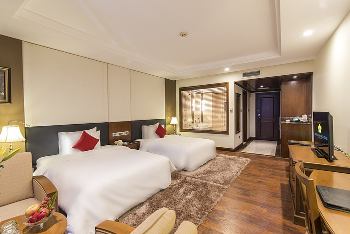 Khách sạn Sài Gòn - Hạ Long cung cấp các phòng nghỉ rộng rãi và Wi-Fi miễn phí.