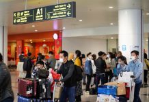 Những khuyến cáo an toàn khi bay trong mùa dịch Những khuyến cáo an toàn khi bay trong mùa dịch - Ảnh 1.