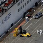 Lo sợ vì Covid-19, vợ chồng Mỹ kiện chủ tàu du lịch hơn 1 triệu USD Lo so vi Covid-19, vo chong My kien chu tau du lich hon 1 trieu USD hinh anh 1 t.jpg