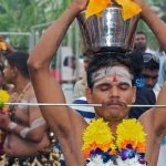 Các lễ hội không nên bỏ lỡ ở Malaysia Tín đồ Hindu tỏ lòng thành kính trong lễ hội. Ảnh: Sindhu Pandey.