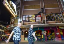 Hàng quán phố Tây Bùi Viện đóng cửa phòng dịch Covid-19 Hàng quán phố Tây Bùi Viện đóng cửa phòng dịch Covid-19