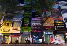 Chấp hành lệnh tạm ngưng, phố bar, massage ở Sài Gòn vắng như Tết Chấp hành lệnh tạm ngưng, phố bar, massage ở Sài Gòn vắng như Tết