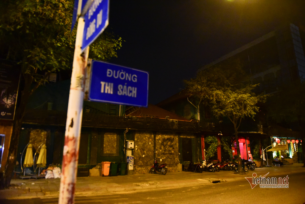 Chấp hành lệnh tạm ngưng, phố bar, massage ở Sài Gòn vắng như Tết