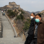 Vạn Lý Trường Thành đón khách trở lại Bát Đạt Lĩnh thu hút khoảng 10 triệu lượt khách mỗi năm. Lượng khách đến đây quá đông khiến ban quản lý phải giới hạn 65.000 khách mỗi ngày kể từ tháng 6/2019. Ảnh: Reuters.