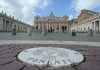 Vatican đóng cửa nhiều điểm tham quan Quảng trường Thánh Peter vắng vẻ trong ngày 6/3. Ảnh: AFP.