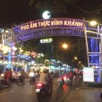 Nhiều ca nhiễm Covid-19 phát hiện: Phố ẩm thực Sài Gòn vắng ngắt giảm 70% khách Phố ẩm thực Vĩnh Khánh dần đông trở lại được mấy hôm sau dịch đợt 1 thì nay tiếp tục vắng hoe. /// Ngô Bảo Phương