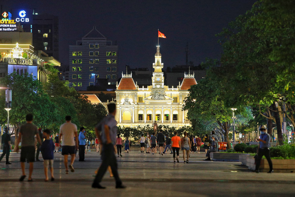 Đêm Sài Gòn đẹp lạ lùng trước ngày cuối cùng trong lệnh cách ly xã hội - ảnh 8