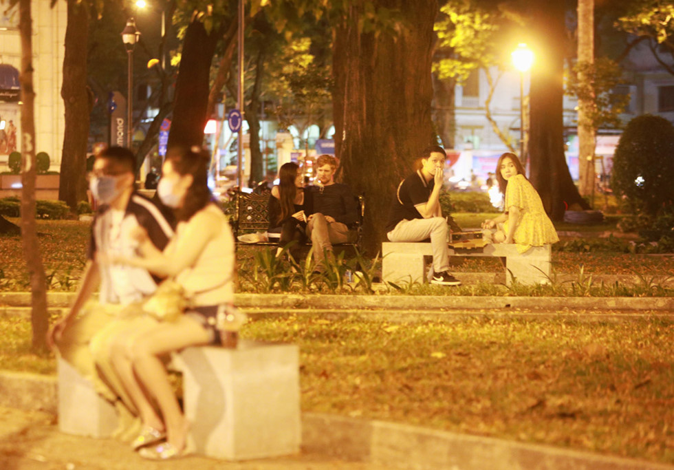 Đêm Sài Gòn đẹp lạ lùng trước ngày cuối cùng trong lệnh cách ly xã hội - ảnh 12