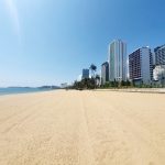 Biển Nha Trang không một bóng người khi công bố dịch Covid-19 cả nước Biển Nha Trang sáng 1.4 không một bóng người /// Ảnh: Nguyễn Chung