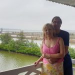 2 du khách Anh được chữa khỏi Covid-19 gửi thư xúc động khi rời Việt Nam Hai vợ chồng ông Kevin Nevard và bà Hayley Nevard vui mừng gặp lại nhau sau khi được chữa khỏi bệnh khi còn ở Huế.