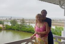 2 du khách Anh được chữa khỏi Covid-19 gửi thư xúc động khi rời Việt Nam Hai vợ chồng ông Kevin Nevard và bà Hayley Nevard vui mừng gặp lại nhau sau khi được chữa khỏi bệnh khi còn ở Huế.