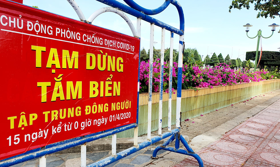 Nha Trang tiếp tục cách ly xã hội: Hoa giấy nở rực đường phố  - ảnh 9