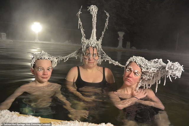 Những bức ảnh quái dị nhất từ cuộc thi đóng băng tóc ở Canada - Ảnh 6.