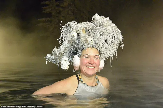 Những bức ảnh quái dị nhất từ cuộc thi đóng băng tóc ở Canada - Ảnh 2.