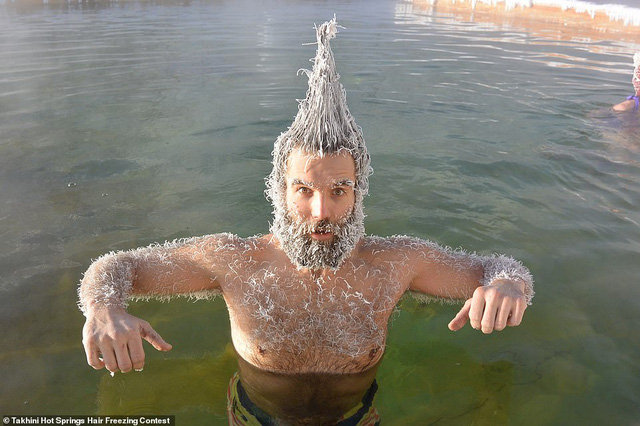 Những bức ảnh quái dị nhất từ cuộc thi đóng băng tóc ở Canada - Ảnh 8.