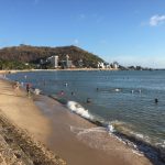 Vũng Tàu tạm dừng tắm biển mùa dịch Covid-19: Người ‘lén tắm’ cách xa 2 mét Người dân Vũng Tàu vẫn đi tắm biển mặc dù có khuyến cáo không nên tắm từ các cơ quan chức năng. /// Lương Trần Thùy Dương