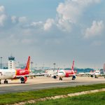 Đường bay Hà Nội, TP.HCM tăng chuyến, mở lại đường bay địa phương Các hãng hàng không được tăng tần suất bay sau khi hết cách ly xã hội.