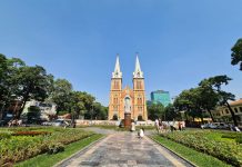 Có một Sài Gòn chưa từng thấy trong mùa dịch Covid-19 ‘sống chậm để yêu thương’ Nhà thờ Đức Bà rực rỡ trong nắng Sài Gòn. /// Ngô Trần Hải An