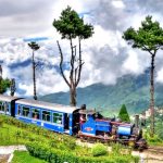 Đường sắt trăm năm tuổi vẫn vượt qua đồi núi cao ở Ấn Độ Duong sat tram nam tuoi van vuot qua doi nui cao o An Do hinh anh 1