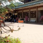 Du khách đến miếu Bà chúa Xứ thưa vắng sau cách ly xã hội Ngày đầu tiên mở cửa, du khách đến viếng Miếu Bà chúa Xứ khá thưa thớt. /// ẢNH: KỲ ĐỒNG