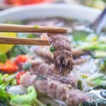 Kỳ ghê, món bún bề bề Hạ Long: Ngon chả kém tôm hùm là mấy Tô bún đầy đặn với vị nước dùng thanh ngọt vị hải sản tự nhiên và những miếng bề bề dai ngon chắc nịch. /// Phong Lữ