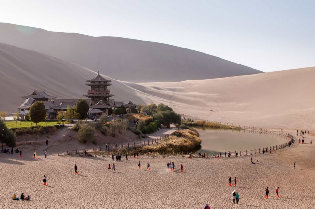 Bên trong ốc đảo 2.000 năm tuổi giữa sa mạc ở Trung Quốc - 3