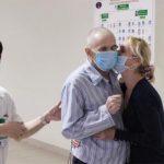 Rà soát khách du lịch nước ngoài mắc kẹt trong dịch Covid-19: Nhiều người không muốn về nước Vợ chồng du khách người Anh nhiễm Covid-19 đã được điều trị khỏi tại Việt Nam /// Ảnh Thúy Anh