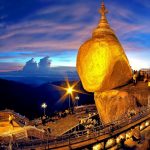 Ngôi chùa trên hòn đá vàng, cheo leo ở vách núi nghìn năm Ngoi chua tren hon da vang, cheo leo o vach nui nghin nam hinh anh 1