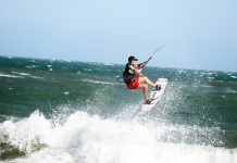 Du Lịch Mũi Né sau đại dịch Covid -19 Khách du lịch lướt ván diều trên biển Mũi Né, tháng 2.2020 /// Quế Hà