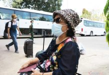 Không biết ngoại ngữ, cụ bà vẫn đi du lịch Mỹ, về phải cách ly 17 ngày Không biết ngoại ngữ, cụ bà vẫn đi du lịch Mỹ, về phải cách ly 17 ngày